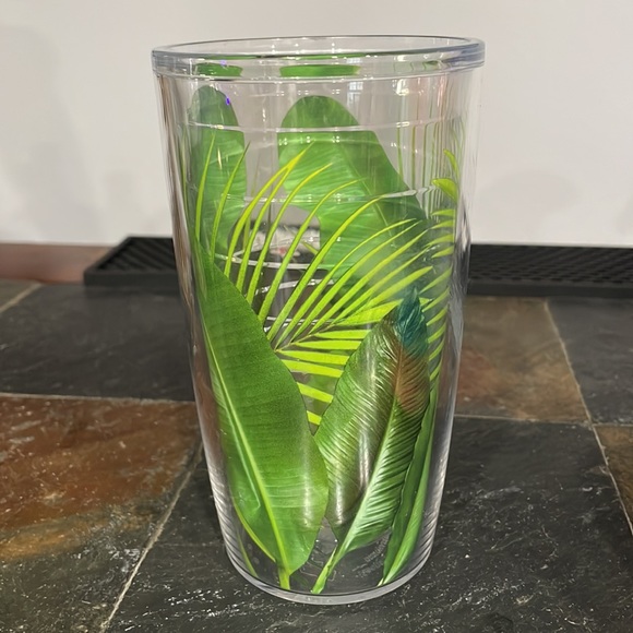 AVAILABILE UNTIL 2-1-25 All 5 Tervis cups with lids - Picture 3 of 6